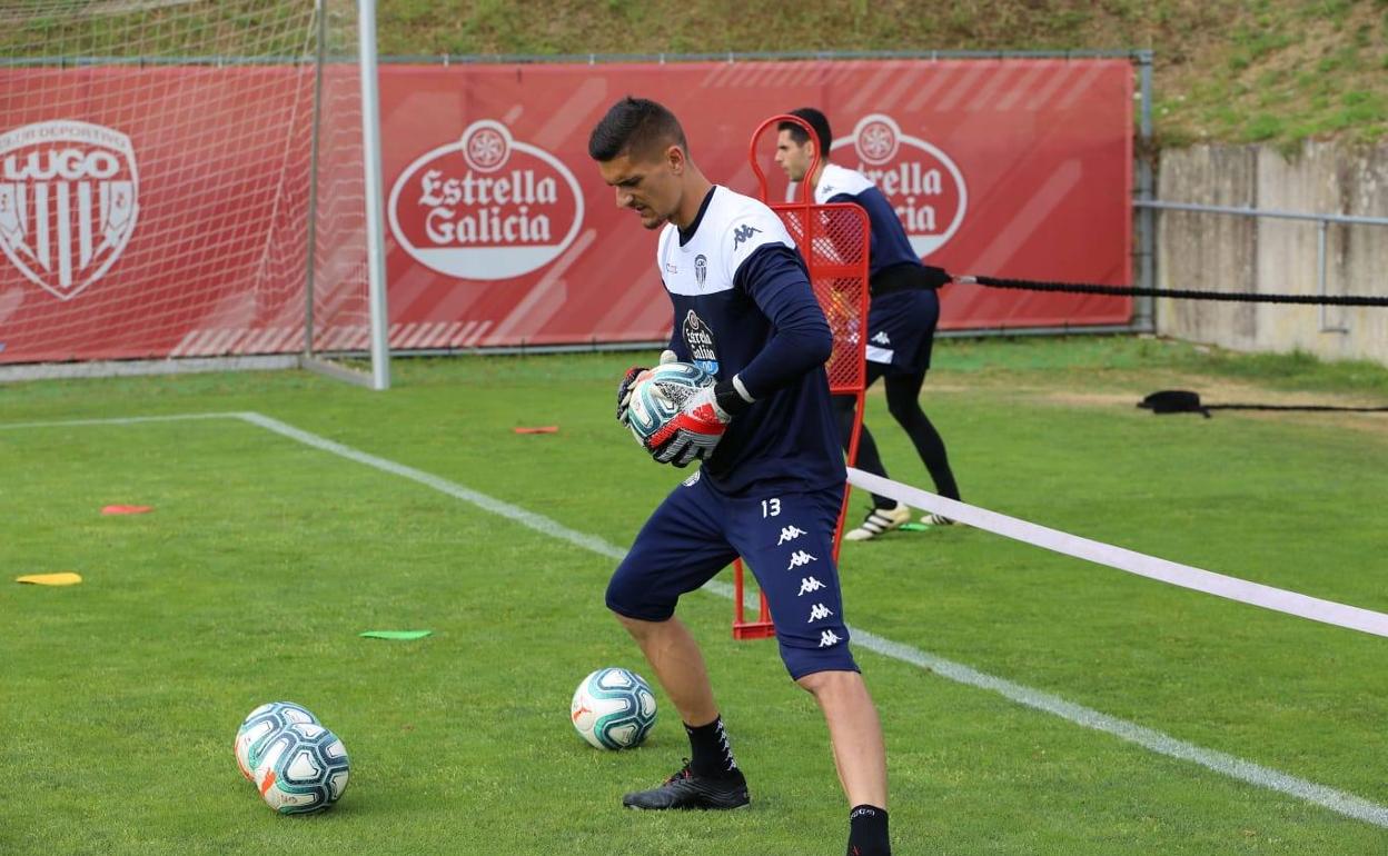 Ander Cantero, durante un entrenamiento del Lugo.