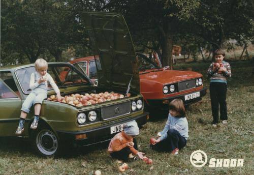 Škoda 120 1976–1983 "Uno de los vehículos icónicos en los deportes de motor y de carreras es el célebre ŠKODA 130 RS, inspirado en el coupé ŠKODA 110 R. Ganó la mayoría de las carreras de su categoría y acumuló podios en rallies y circuitos de carrera. Entre 1975 y 1980, se fabricaron unas doscientas unidades de 130 RS."