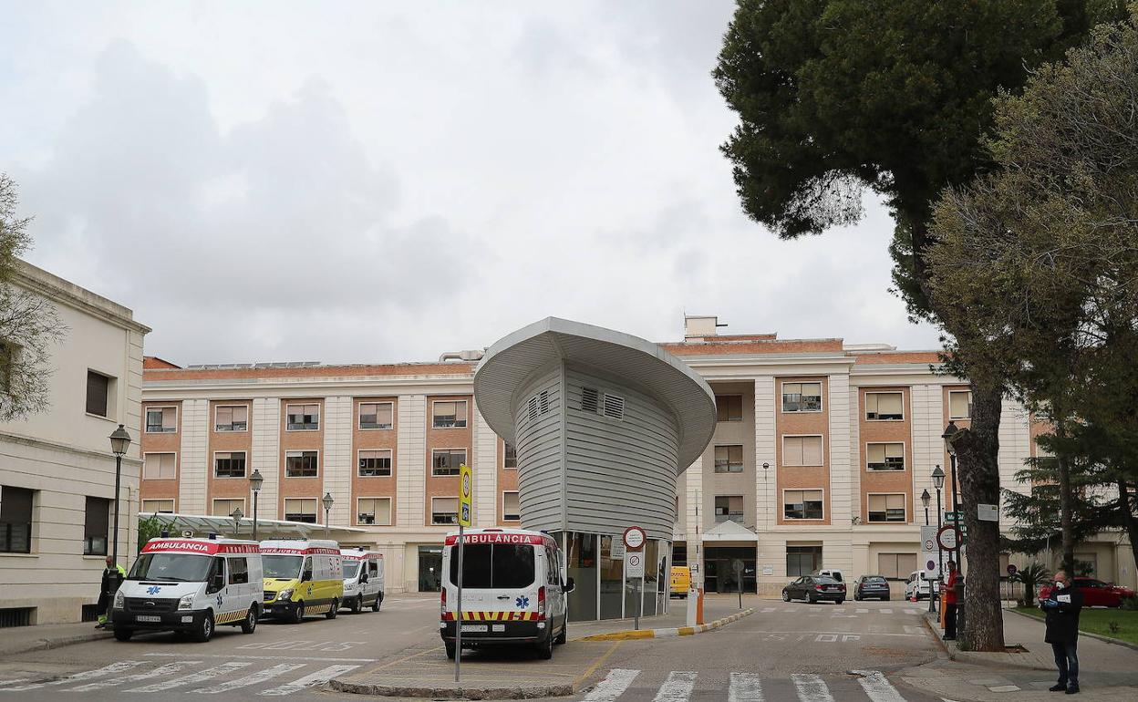 Uno de los accesos al Hospital General de Valencia.