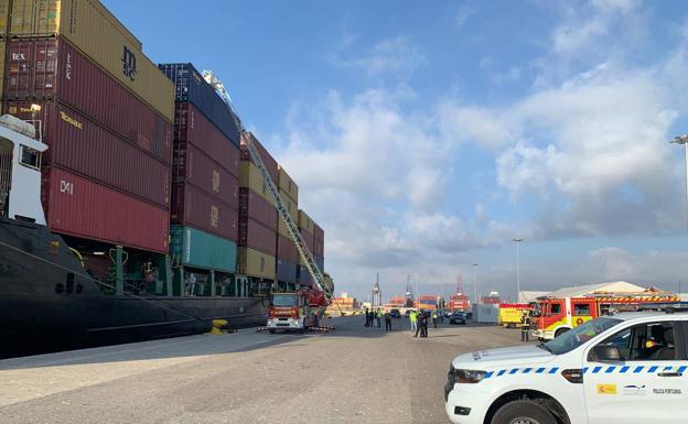 Dos polizones mueren asfixiados en el contenedor de un barco en Valencia