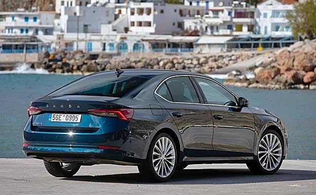 Capacidad de 600 litros para el maletero.