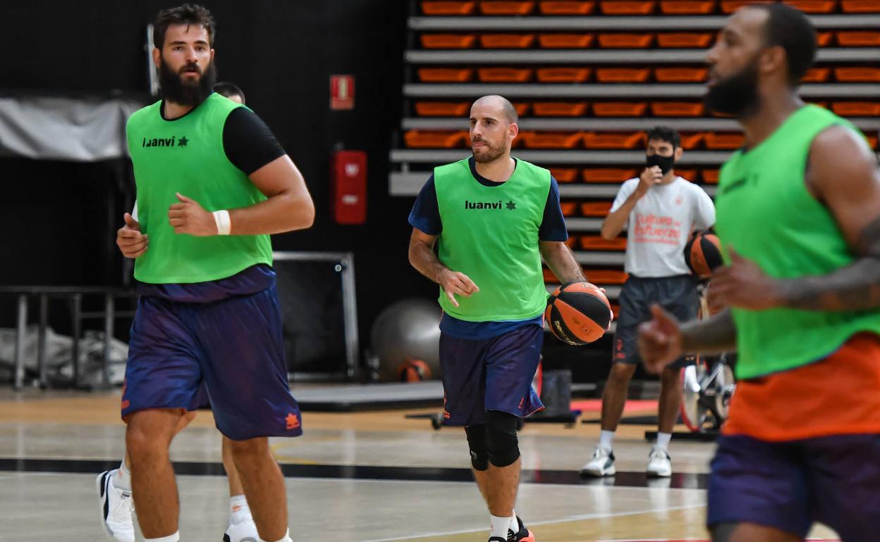 Bojan Dubljevic, junto a Colom, en el primer entrenamiento grupal de la pretemporada. 