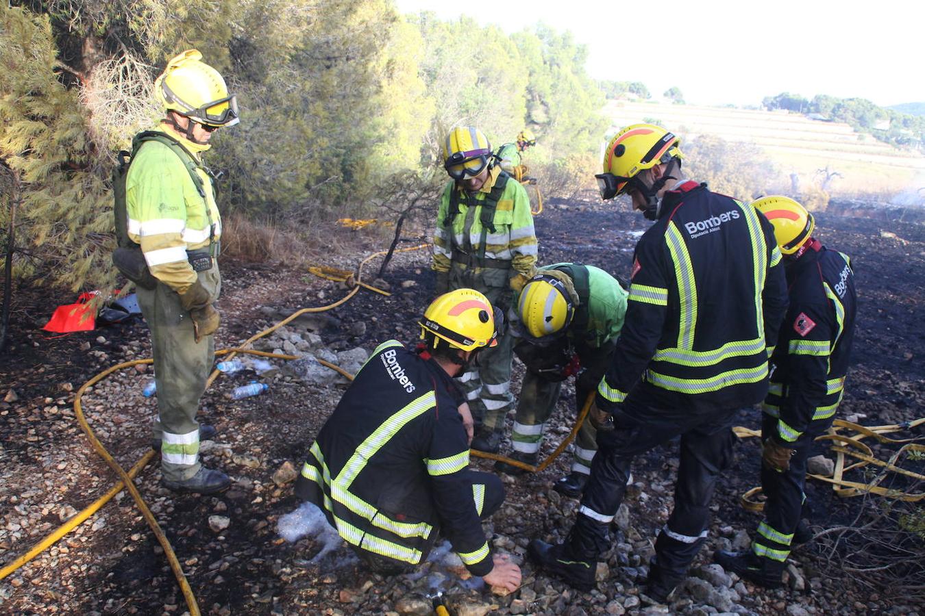 Fotos: El fuego vuelve a golpear a Xàbia y amenaza el Montgó