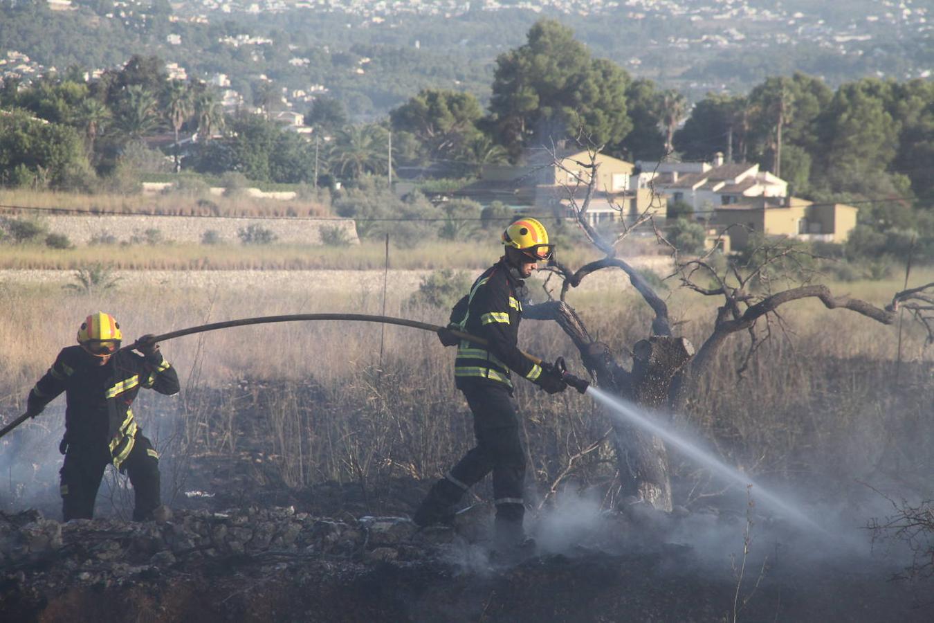 Fotos: El fuego vuelve a golpear a Xàbia y amenaza el Montgó