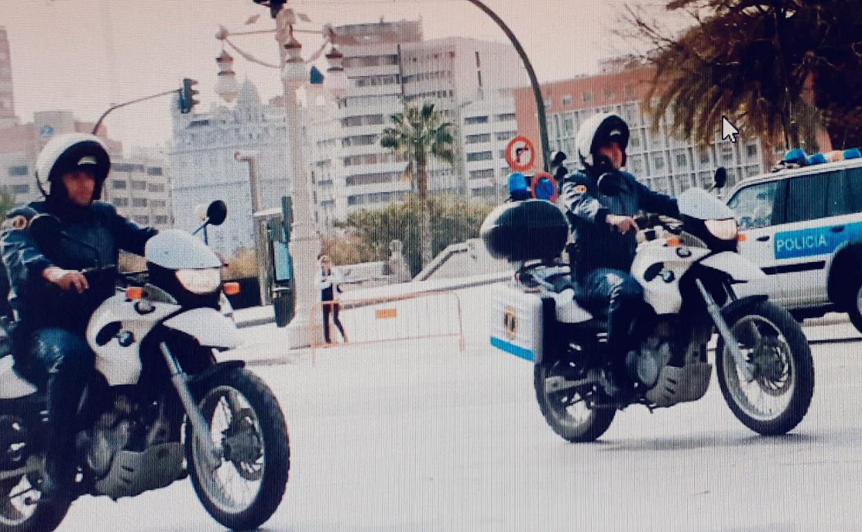 Dos agentes de la Policía Autonómica. 