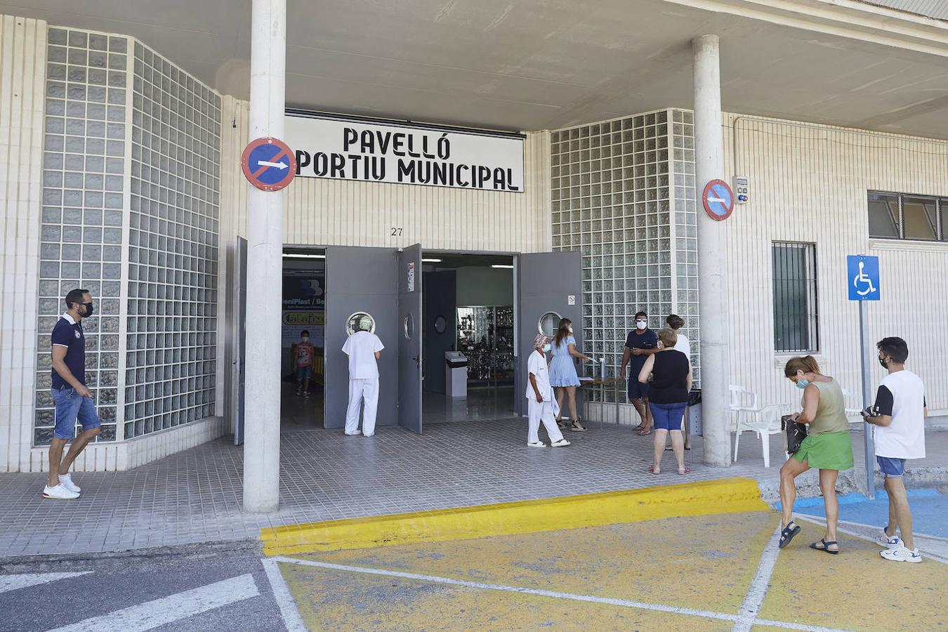 Fotos: Test masivos a 180 personas en Benigànim por un brote de coronavirus