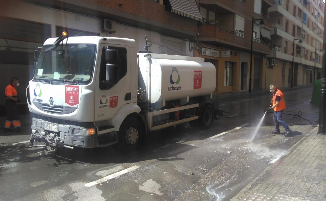 Ontinyent reparte 5.000 mascarillas a restaurantes e intensifica la desinfección