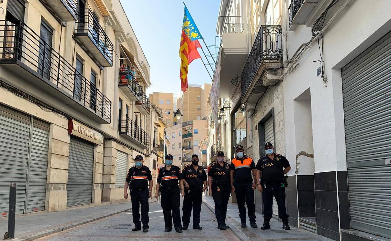 Efectivos de Policía Local y Protección Civil, en el recorrido de la Tomatina de Buñol. 