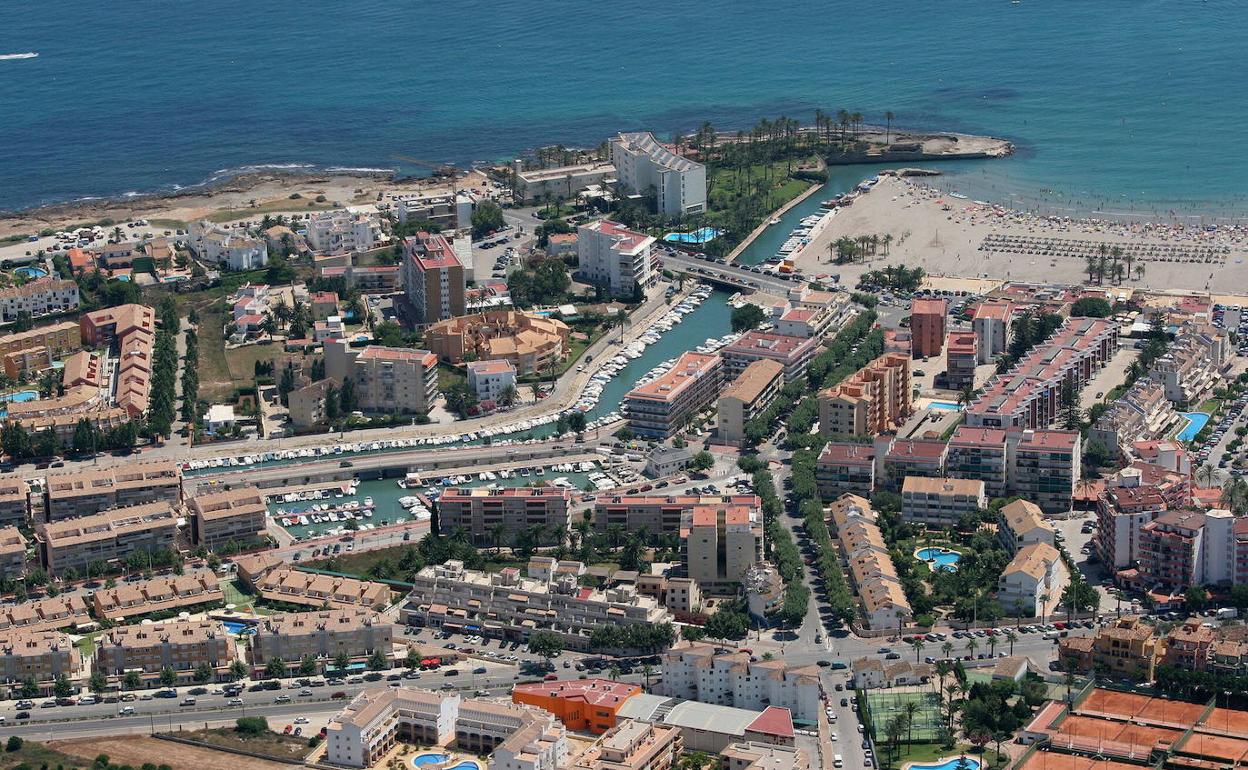 Imagen aérea de Xàbia, donde se encuentra la calle más cara para comprar vivienda de la Comunidad Valenciana.  