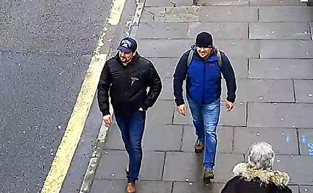 Dos de los agentes del GRU, en Salisbury, a los que se acusó de envenenar la exespía Serguéi Skripal.