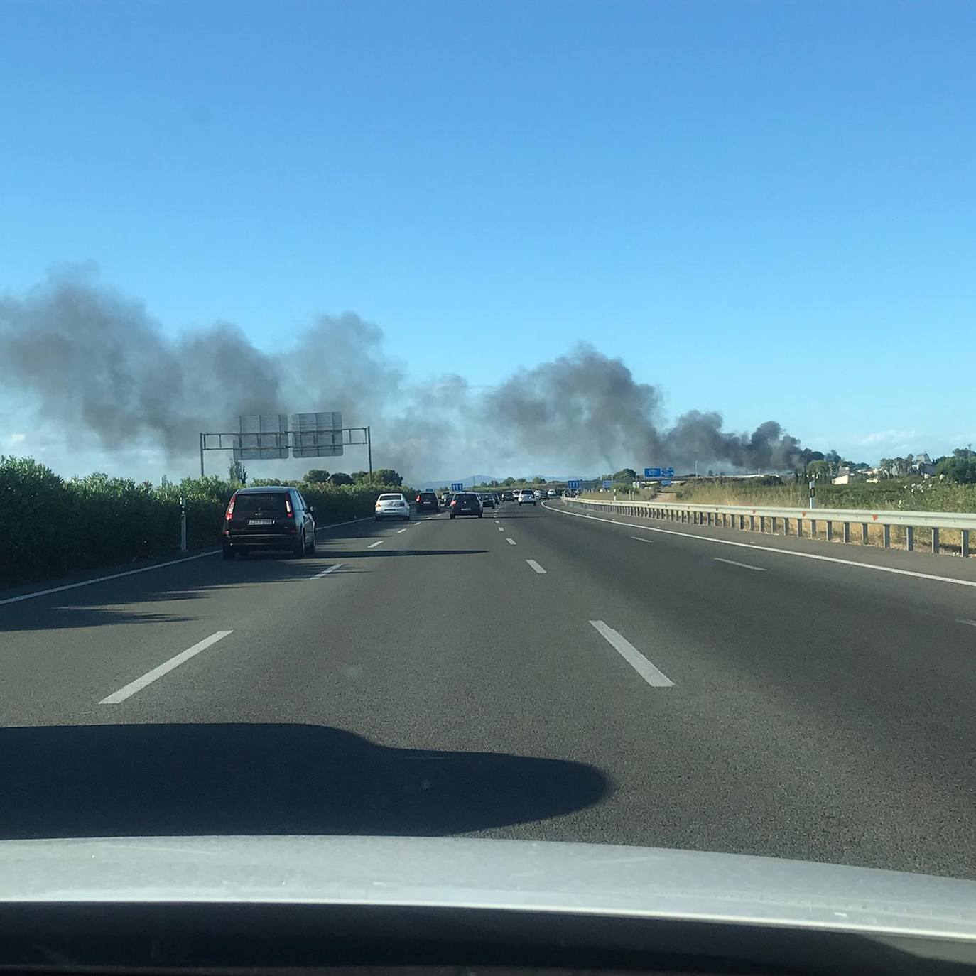 Fotos: Incendio en una fábrica de ferralla del polígono El Romaní de Sollana