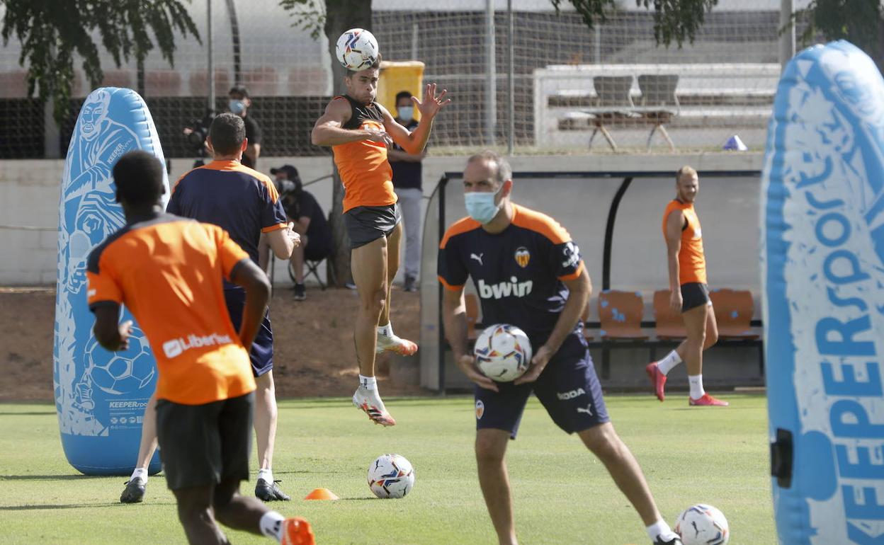 El Valencia recurre a una financiera para los pagarés