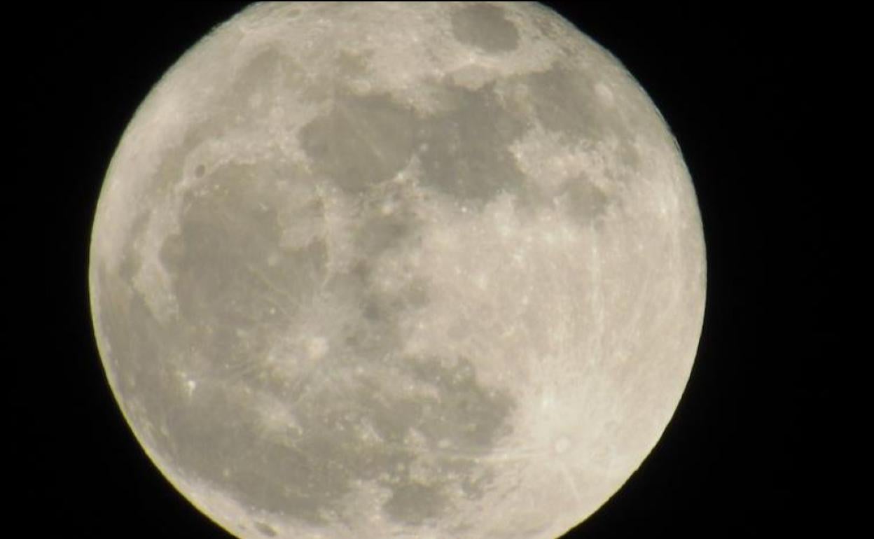 El oxígeno de la Tierra puede haber oxidado la Luna durante miles de millones de años