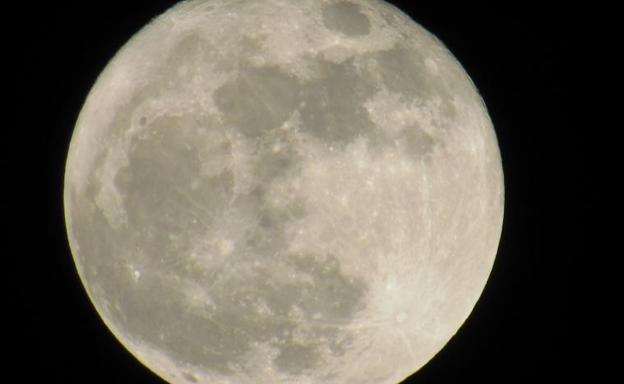 El oxígeno de la Tierra puede haber oxidado la Luna durante miles de millones de años