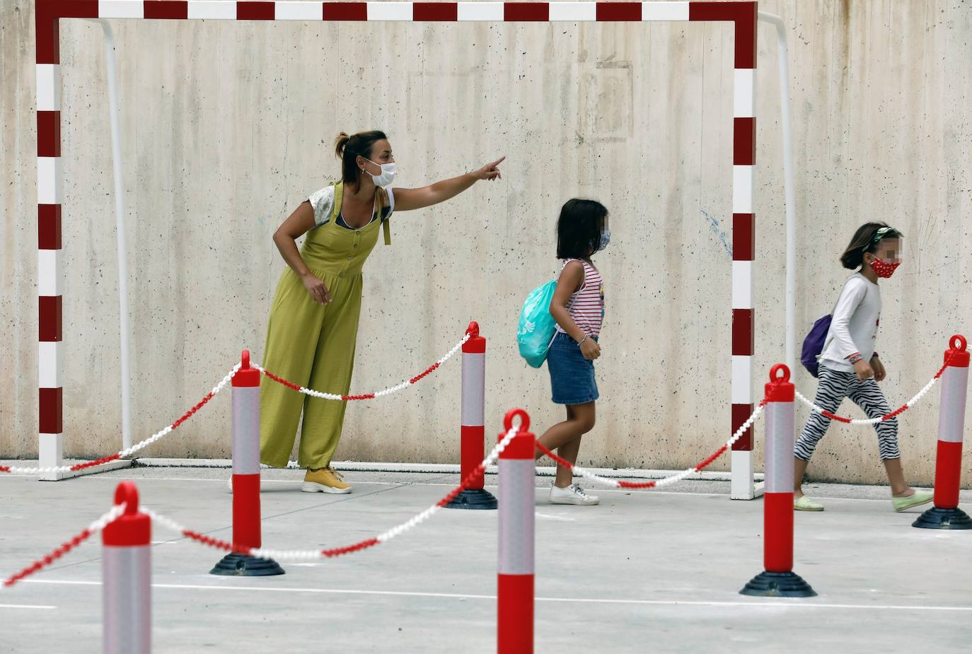 El curso más incierto arranca con cambios horarios y medidas de protección