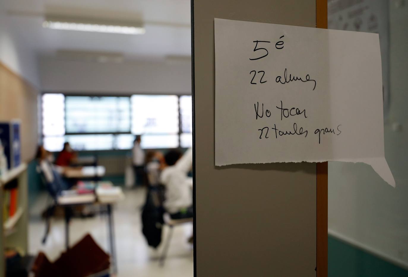 El curso más incierto arranca con cambios horarios y medidas de protección