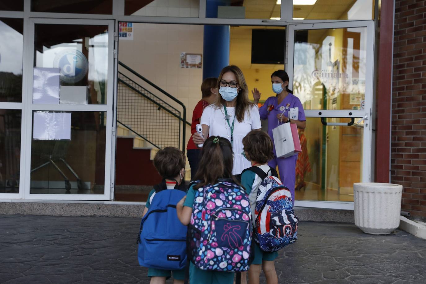 El curso más incierto arranca con cambios horarios y medidas de protección