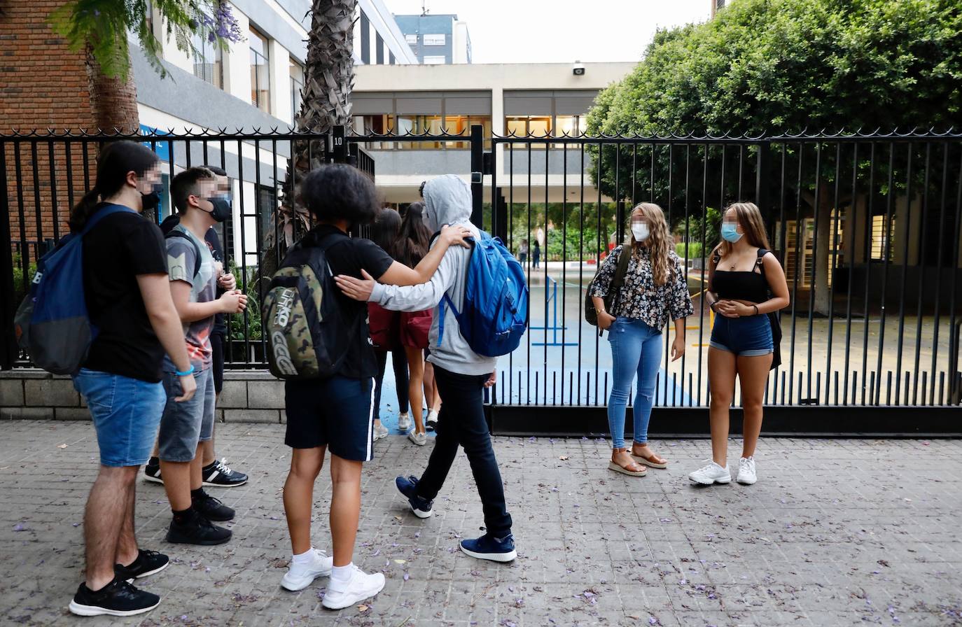 El curso más incierto arranca con cambios horarios y medidas de protección