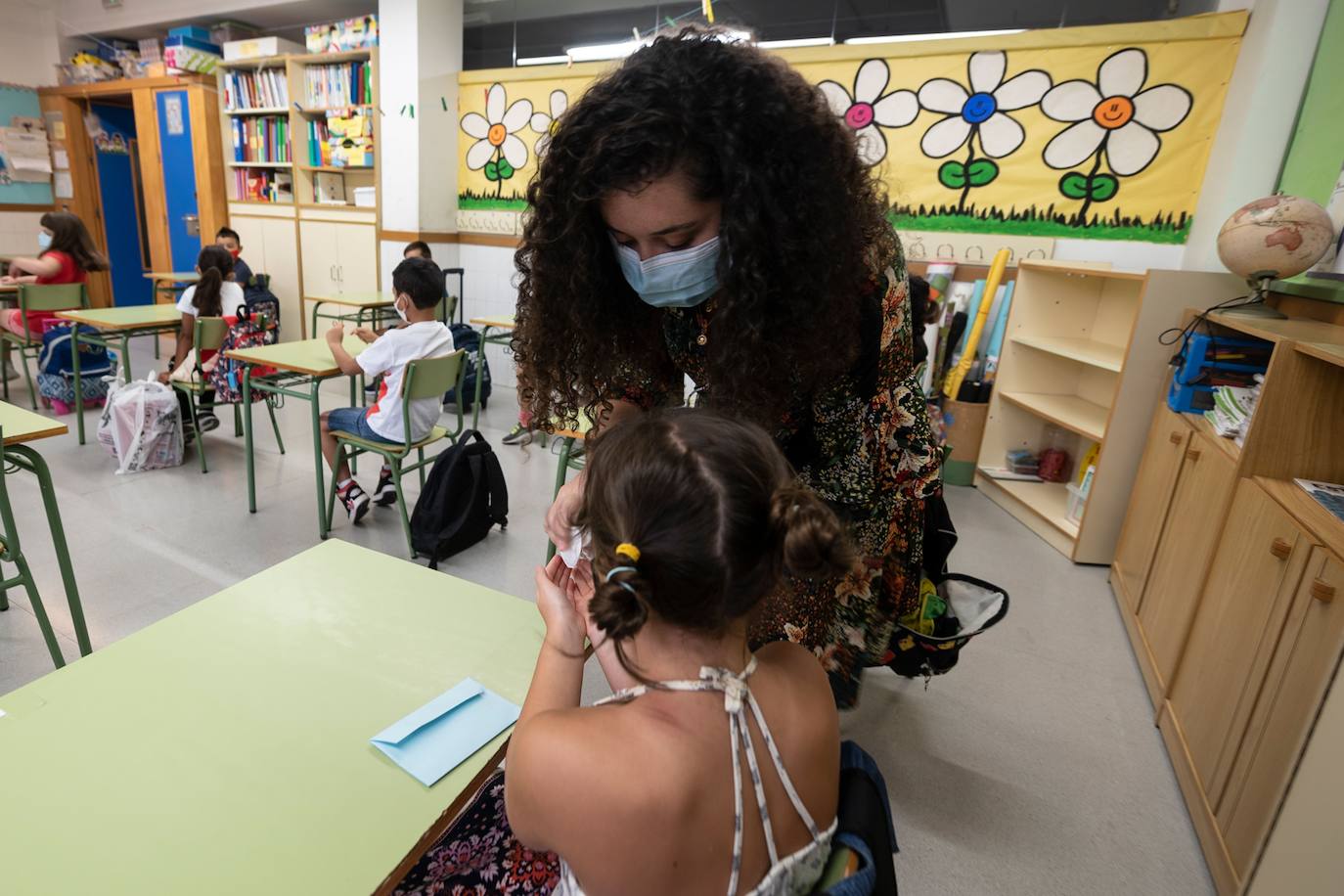 El curso más incierto arranca con cambios horarios y medidas de protección