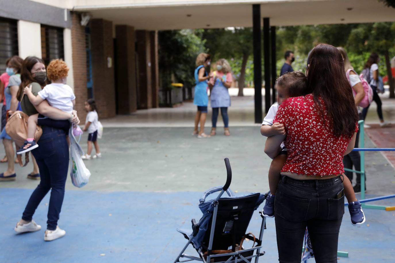 El curso más incierto arranca con cambios horarios y medidas de protección