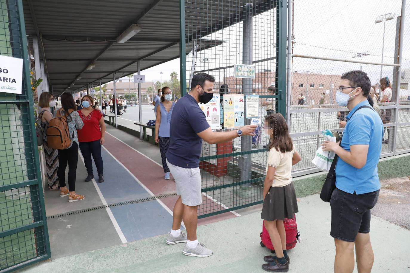 El curso más incierto arranca con cambios horarios y medidas de protección