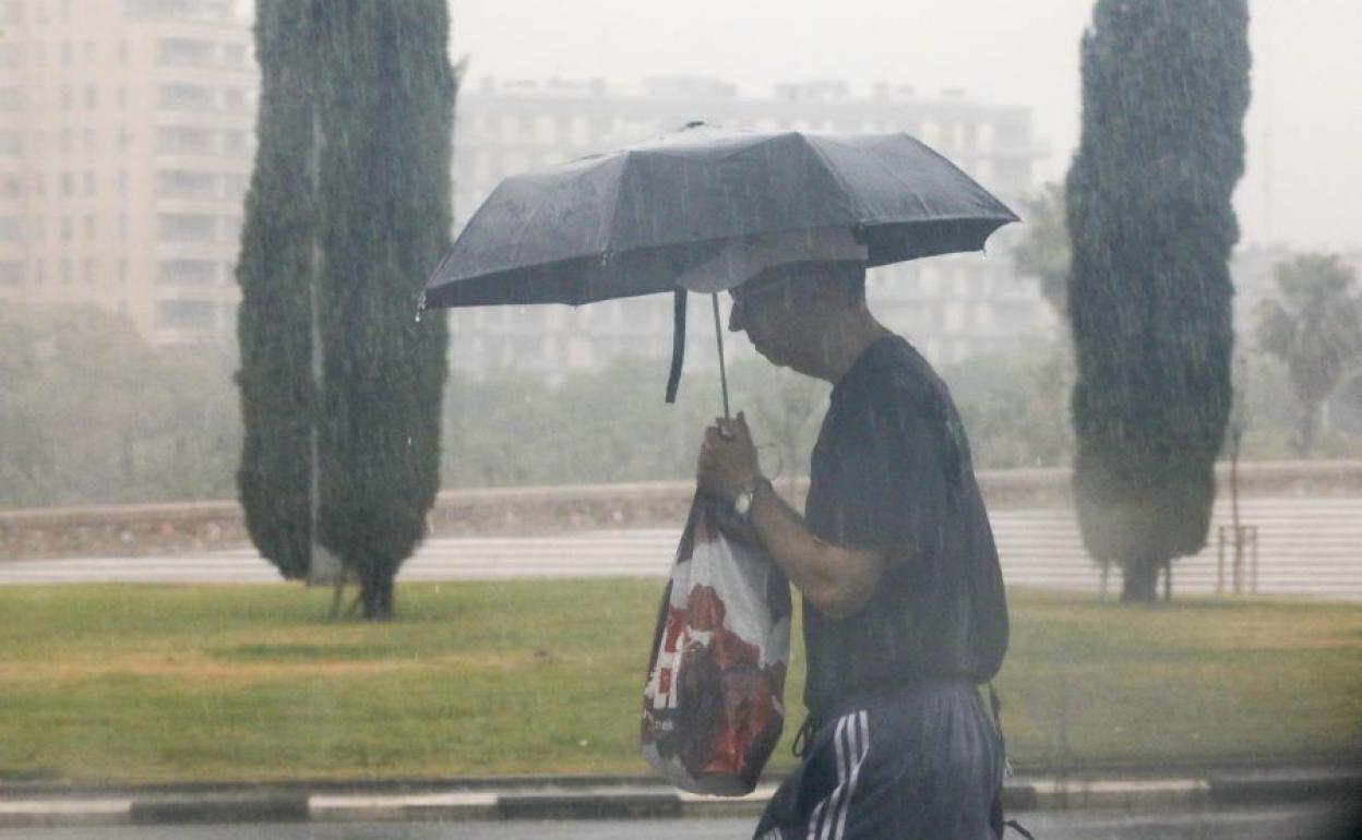 Imagen de archivo de lluvias en Valencia.