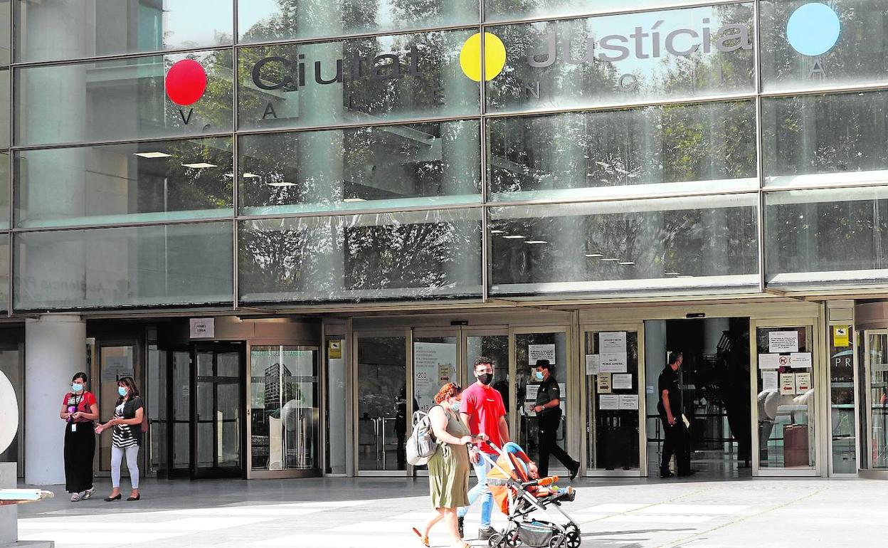 Exterior de la Ciudad de la Justicia de Valencia. 