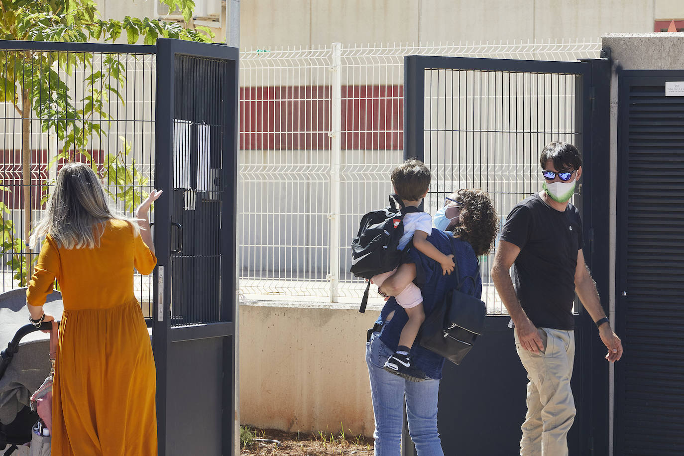 Se trata de un aula de Infantil del CEIP Els Germanells de Rafelbunyol en la que estudia un familiar de la niña que ya dio positivo este martes y que también está contagiado