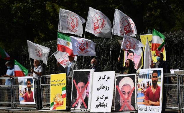 Protesta ante la Embajada iraní en Londres.