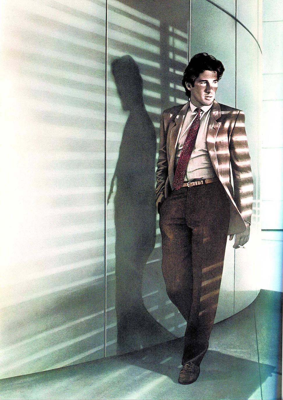 'American Gigoló' (8 de febrero de 1980) | Escrita y dirigida por Paul Schrader, la película se centra en la figura de Julian Kaye (Richard Gere), es un treintañero atractivo, culto e inteligente de Los Angeles que utiliza sus encantos para vivir de la prostitución. Su mánager es Anne, que se encarga de buscarle mujeres ricas que paguen bien sus servicios. Una de sus clientes es Michelle (Lauren Hutton), la bella esposa de un conocido político. En uno de sus trabajos, Julian acepta acostarse con la esposa de un rico hombre de negocios a petición de éste. Pero un par de días más tarde lee en la prensa que la mujer ha aparecido asesinada.