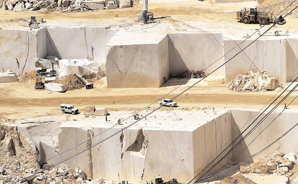 Cantera de mármol en Pinoso. 