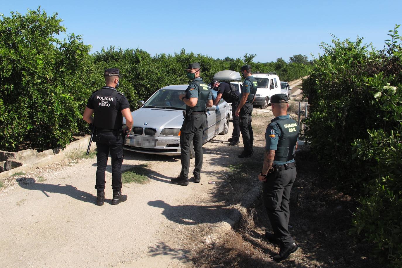 La fiesta, celebrada en una caseta de campo y que ha sido organizada a través de las redes sociales, ha llegado a reunir a más de 200 personas durante la madrugada