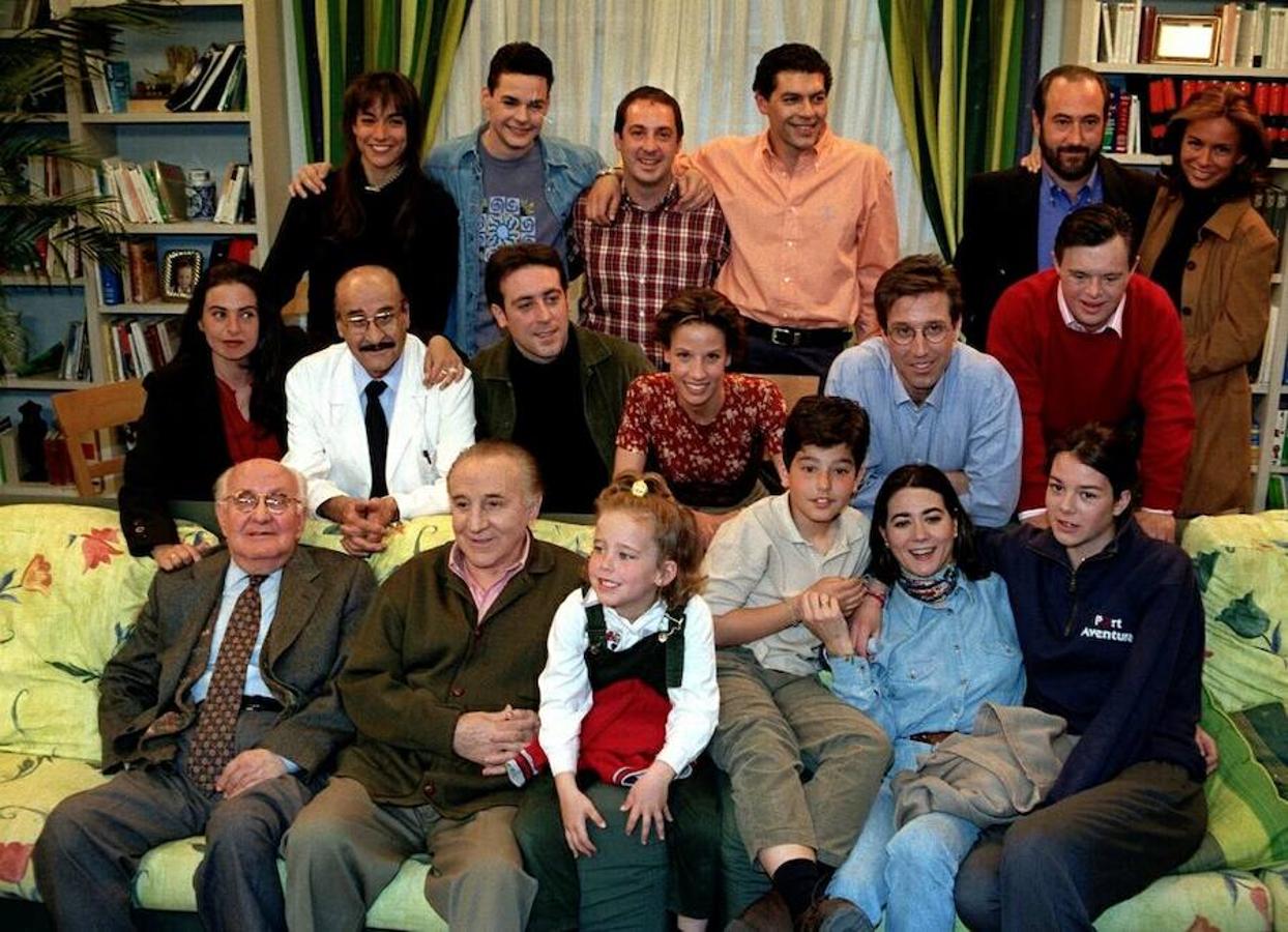 En 1995 se emitió por primera vez la exitosa serie ‘Médico de familia’. A partir de ese momento, todos los martes durante cuatro años media España se reunía delante del televisor para reír y llorar con los problemas diarios de la vida de la familia Martín Soller. Ya han pasado 25 años desde aquel estreno. Así han cambiado sus protagonistas.