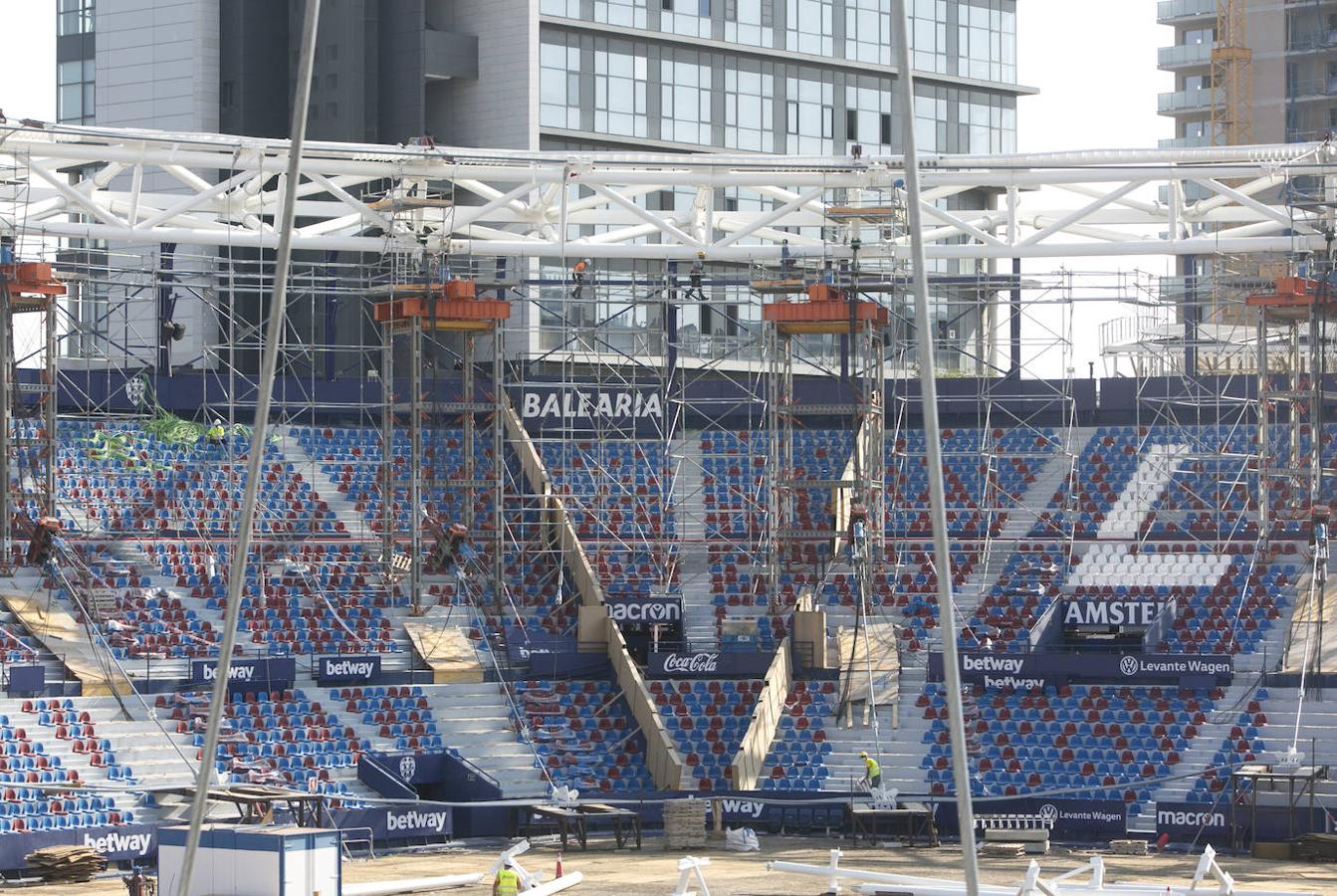 El Levante planea jugar de nuevo en Orriols en la séptima jornada, cuando finalice la primera fase de la reforma. «Va a todo tren», ha asegurado Quico Catalán en una visita de los políticos al estadio azulgrana. 