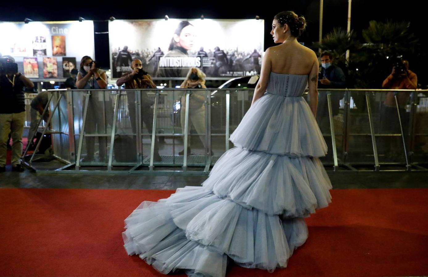 Blanca Suárez durante la alfombra roja de la película 'El verano que vivimos' en el festival de San Sebastián.