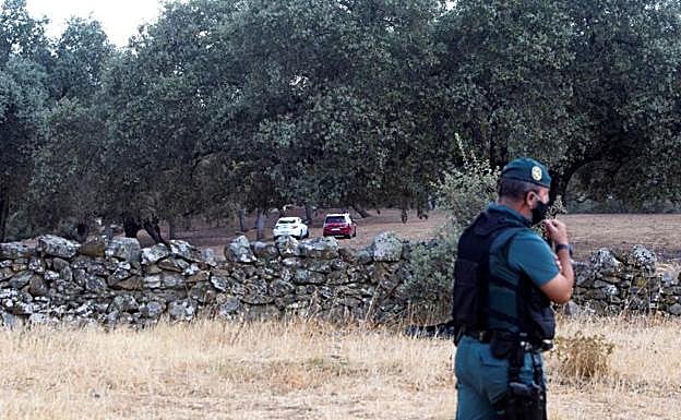 Hallan restos óseos en la finca donde buscan el cuerpo de Manuela Chavero