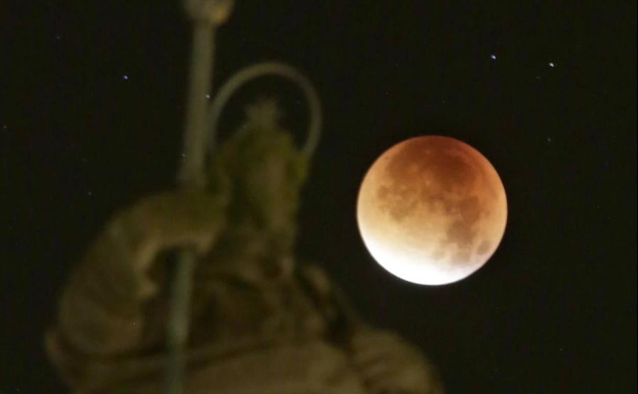 La primera luna llena llegará el 1 de octubre. 