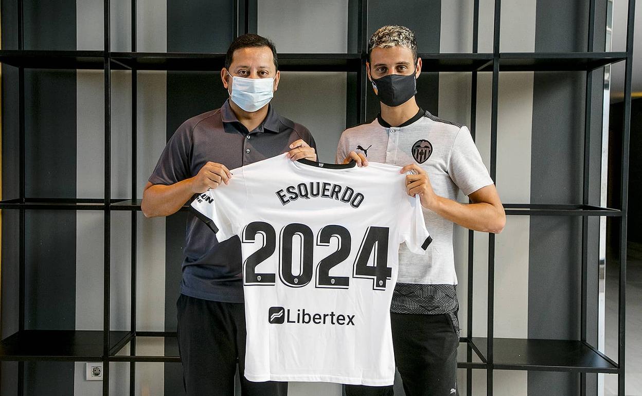 Anil Murthy y Vicente Esquerdo han llegado a un acuerdo para la renovación del joven futbolista. 