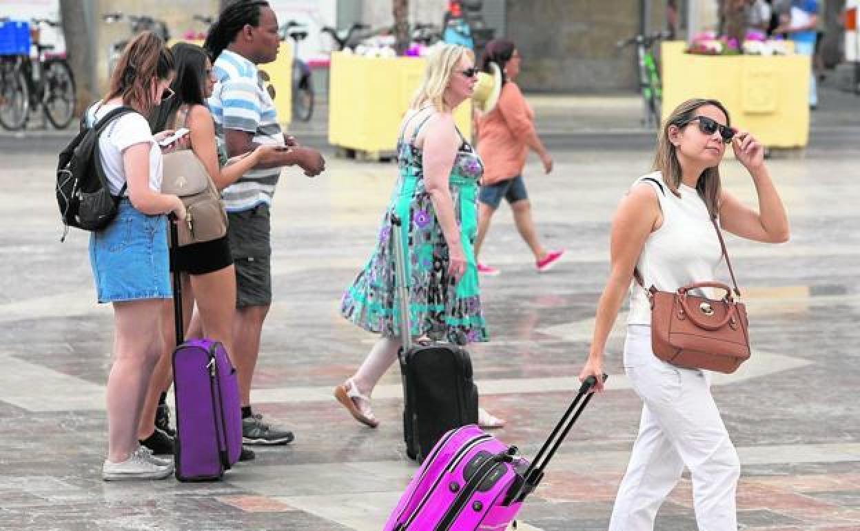 Llegada de turistas a Valencia.