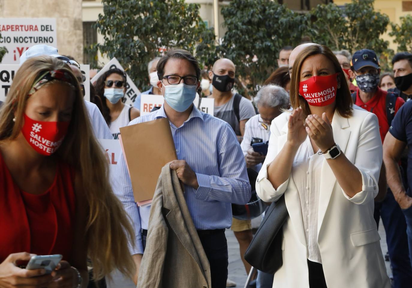 Concentración de hosteleros frente al Palau de la Generalitat