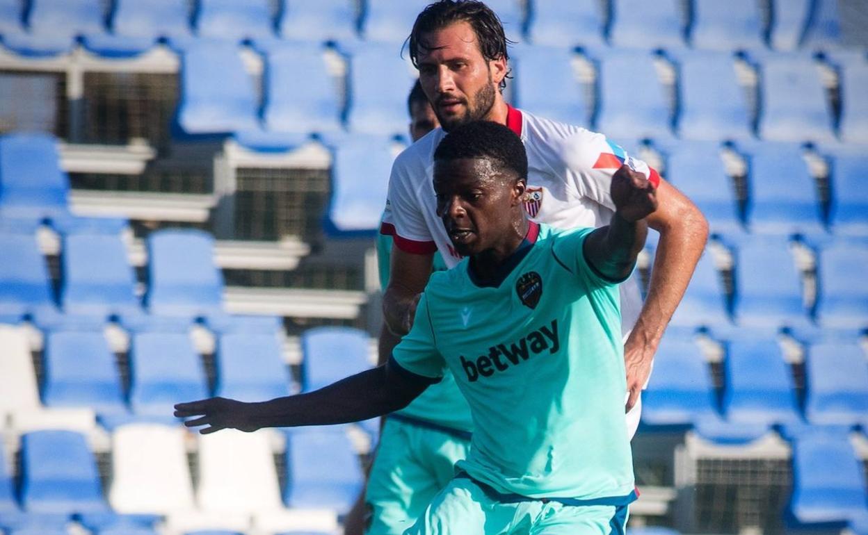 Malsa tuvo sus primeros minutos durante el amistoso contra el Sevilla la semana pasada.