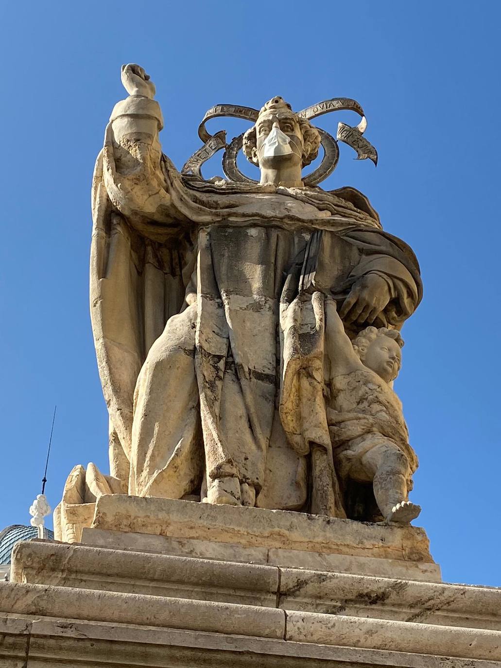 Mascarillas en las fuentes de Valencia