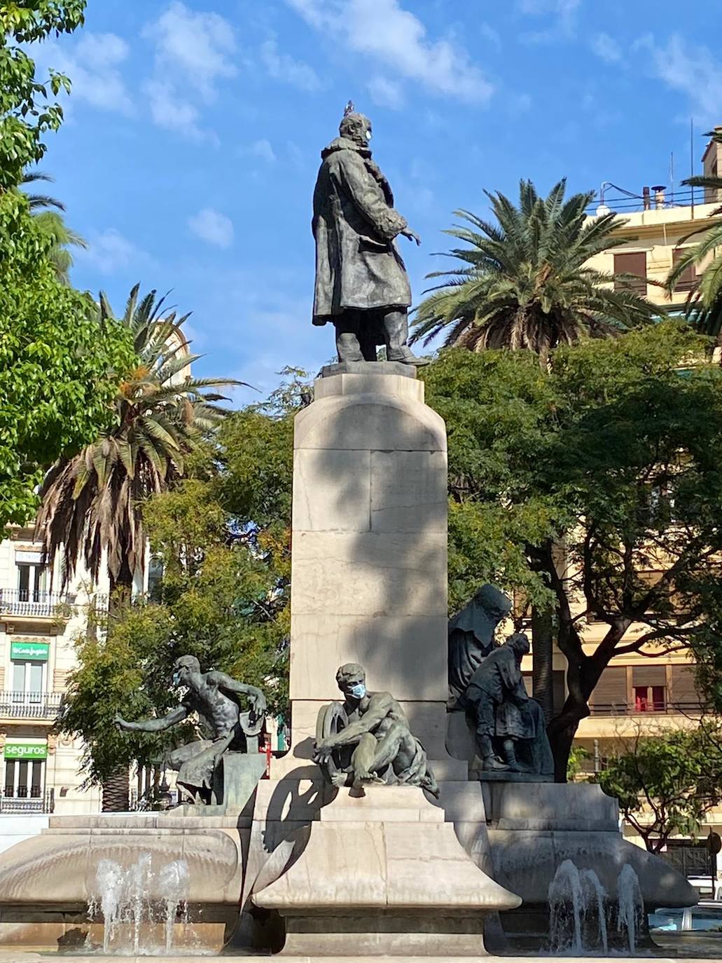 Mascarillas en las fuentes de Valencia