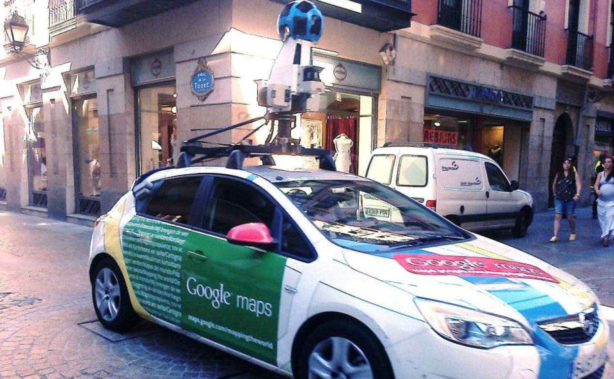 Vehículo de Google Maps por las calles de Bilbao.