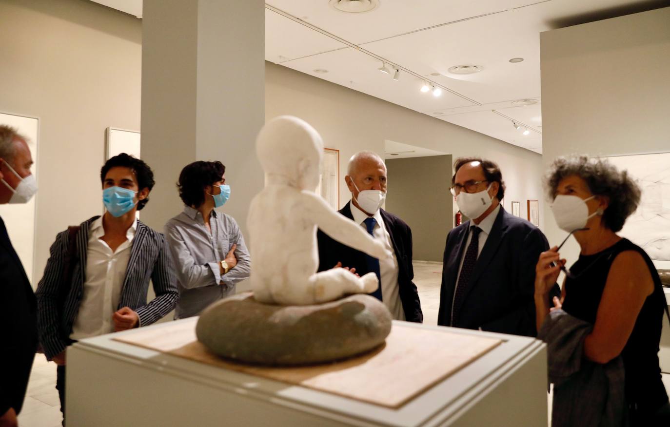 El artista de Tomelloso expone por primera vez con la pintora María Moreno, recientemente fallecida. La muestra aborda la belleza, el cuerpo humano, la gran ciudad, el interior doméstico, la mirada al mundo desde la ventana… 