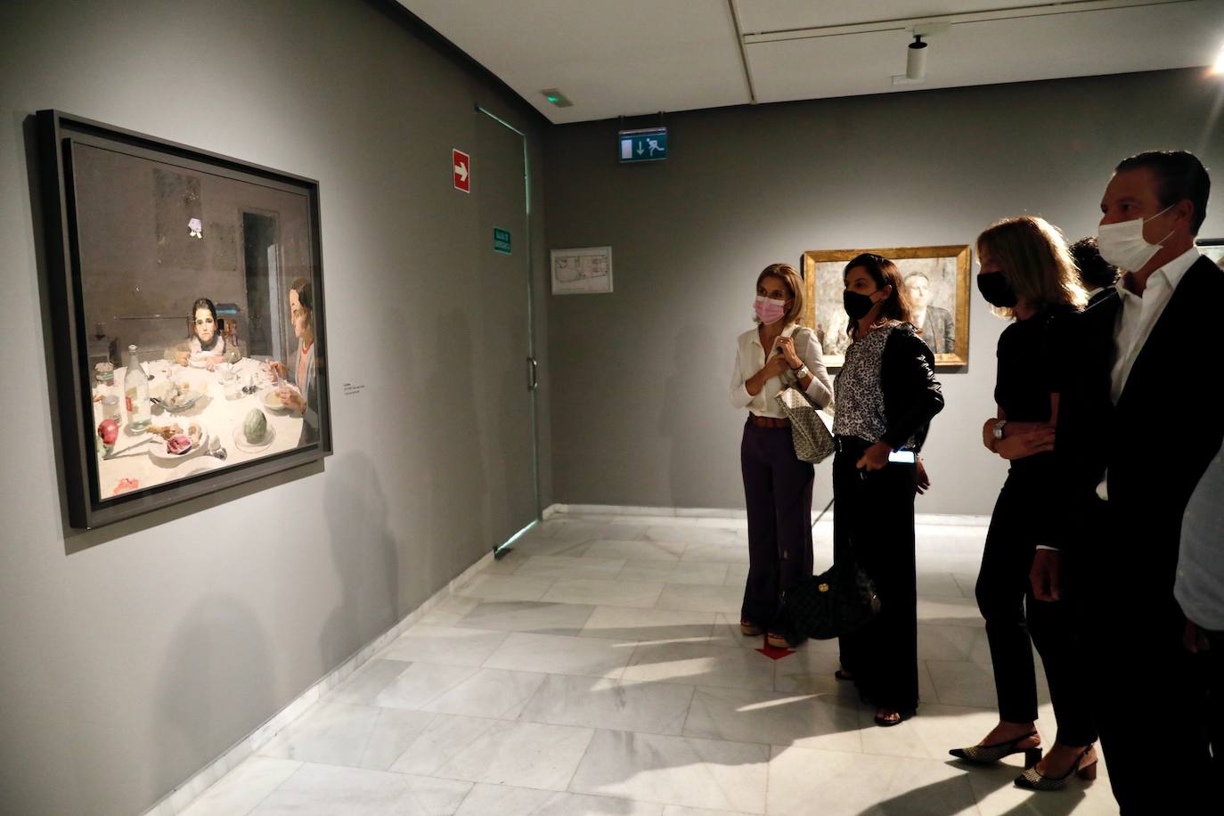 El artista de Tomelloso expone por primera vez con la pintora María Moreno, recientemente fallecida. La muestra aborda la belleza, el cuerpo humano, la gran ciudad, el interior doméstico, la mirada al mundo desde la ventana… 