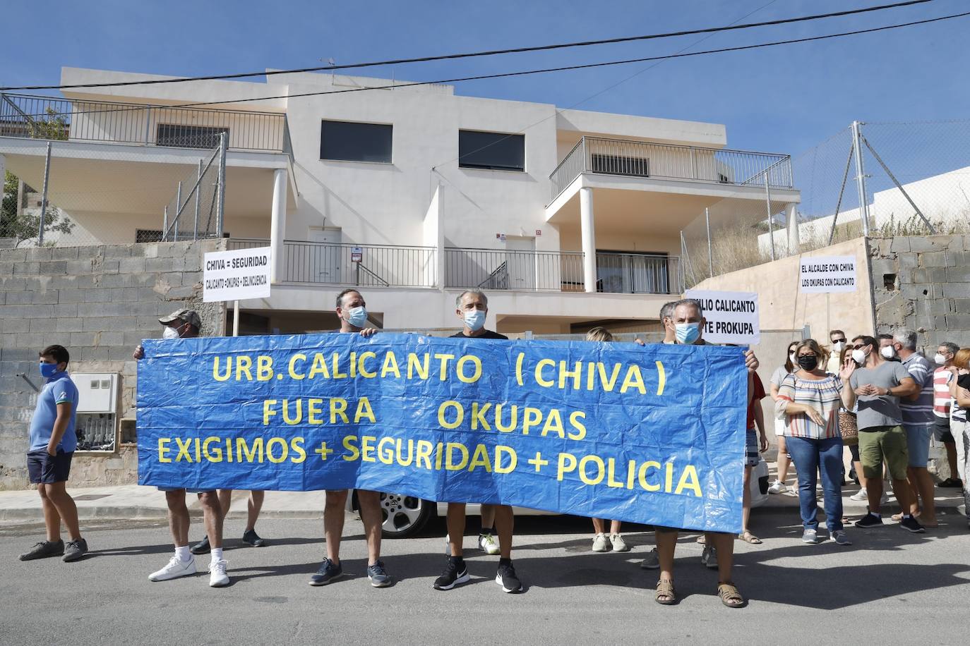 Manifestación en Calicanto contra los okupas