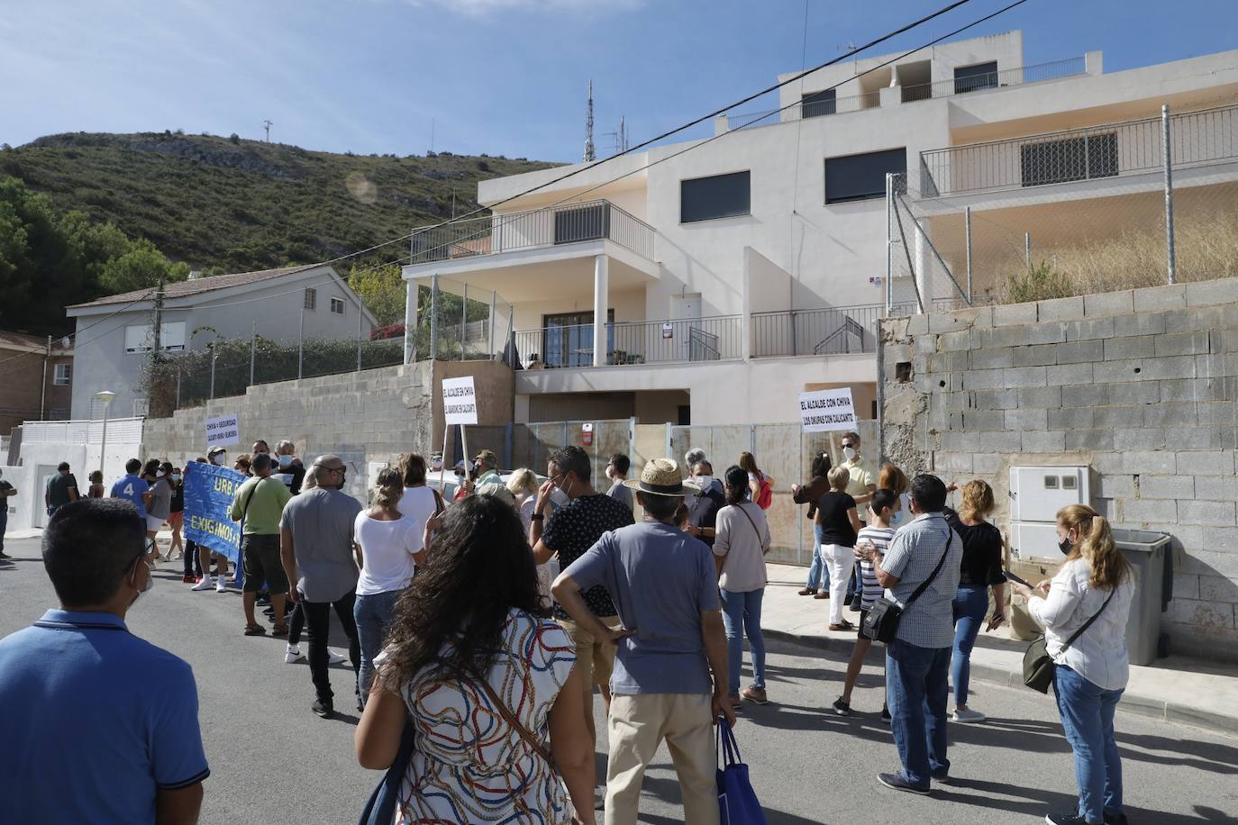 Manifestación en Calicanto contra los okupas