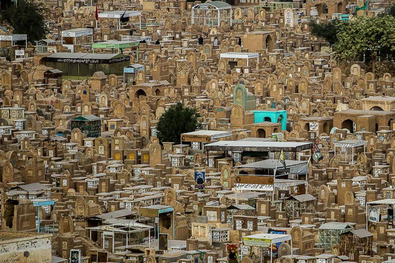 Najaf, la ciudad cementerio | Situada en Irak, cuenta con el cementerio más grande del mundo, con más de cinco millones de personas enterradas en ella.