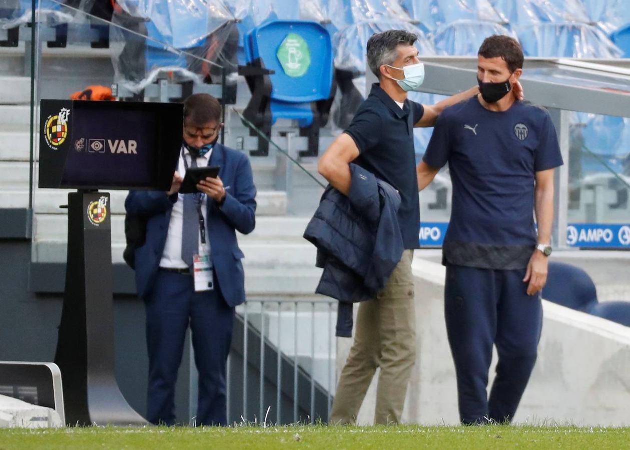 Las mejores imágenes del partido entre la Real Sociedad y el Valencia CF en el Reale Arena